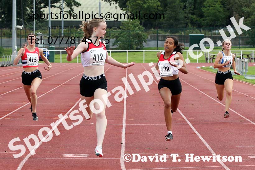 Women and Girls 200 metres, 2021 North Eastern Track and Field Champs., Middesbrough. Photo: David T. Hewitson/Sports for All Pics
